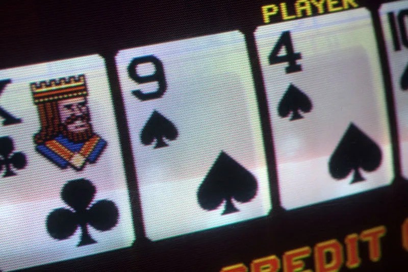 sunt aleatorii rezultatele la video poker - Ecran aparat de video poker